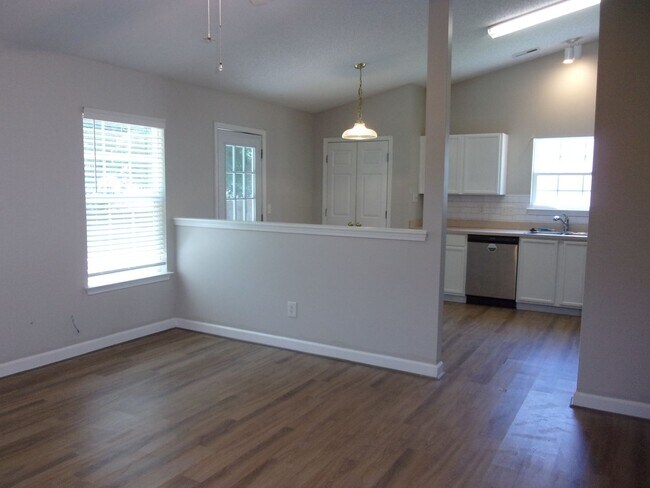 Building Photo - Single Level 3 Bedroom 2 Bath Home in Bristol Park off Mt. Gallant Road