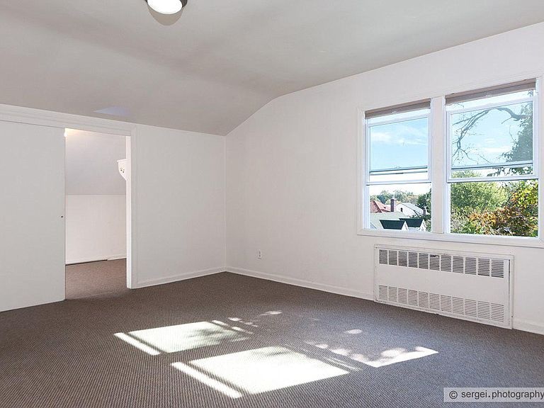 Building Photo - 45-45-4159 159th St