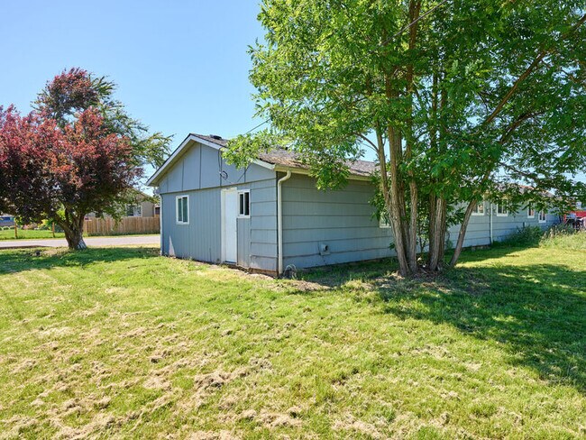 Building Photo - 485 1st St