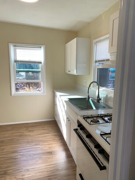 Building Photo - 2911 Central Ave