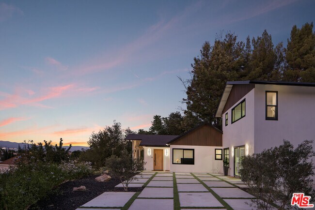 Primary Photo - 9425 Gierson Ave