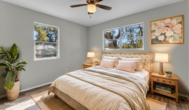 Building Photo - 206 5th St