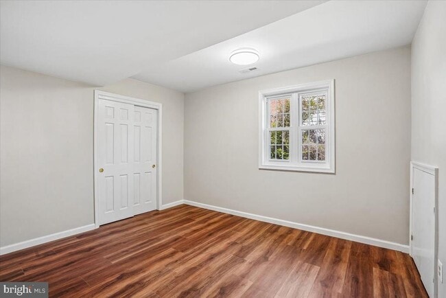 Building Photo - 6904 Chelsea Rd