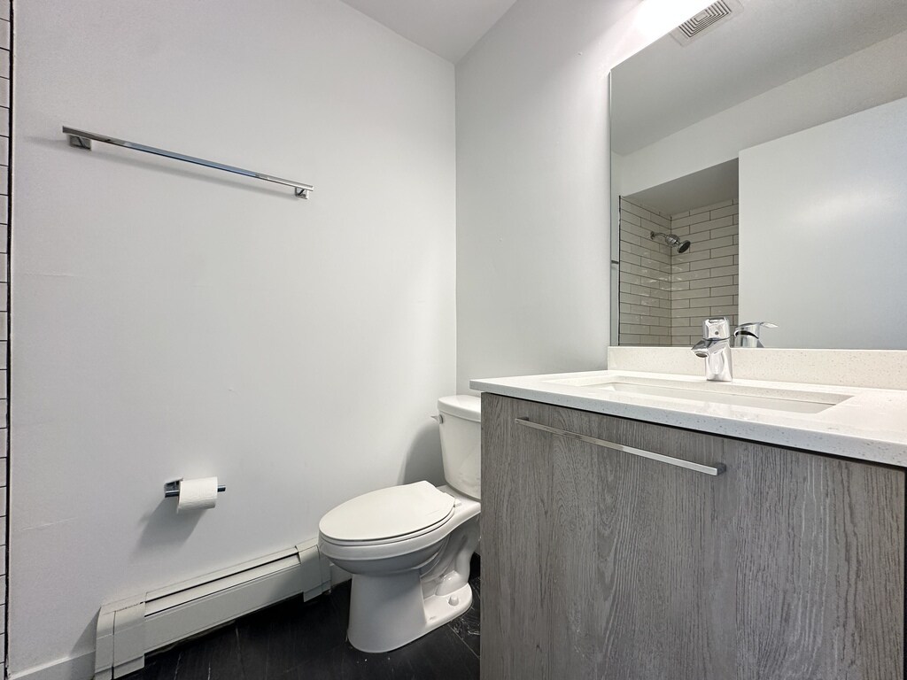 Building Photo - 7621 N Sheridan Rd