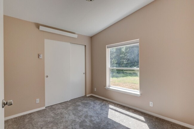 Building Photo - 811 Patmore Rd