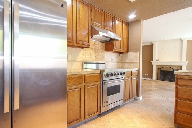 Building Photo - Large 4BR 3BA Updated Home in Quiet Neighb...