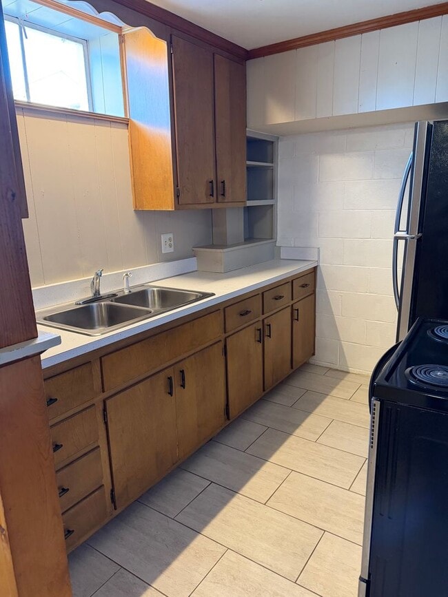 Building Photo - 4 bd 2 ba including a basement apartment in a great East Nashville location