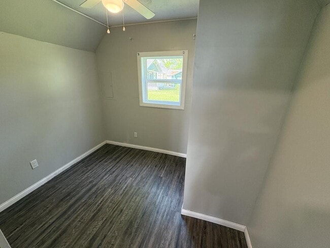 Building Photo - 515 S Washington St