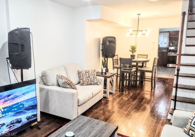 Building Photo - 8 Van Nostrand Ave