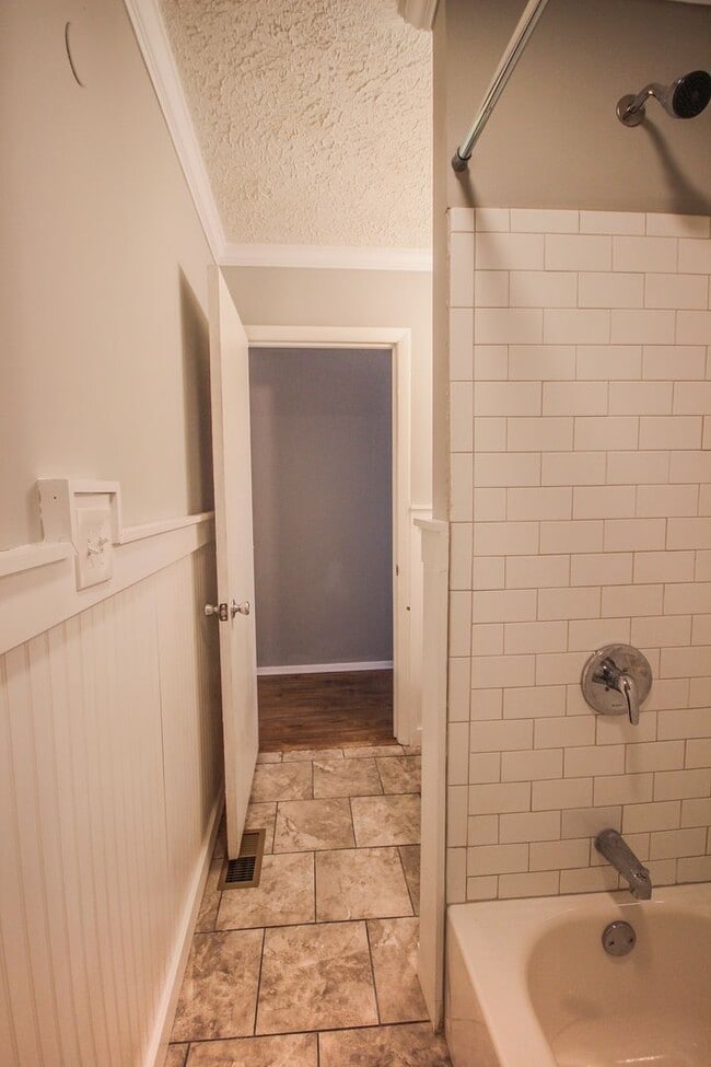 Building Photo - Stylish 2BR Retreat in Vibrant Highland Park Neighborhood!