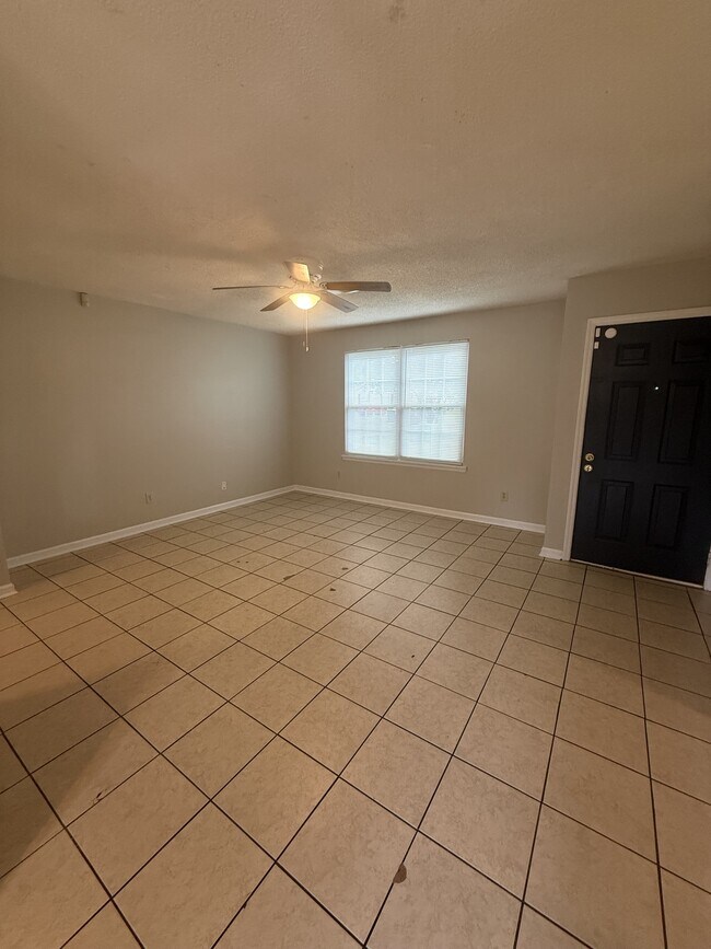 Building Photo - 109 Mauldon Ct