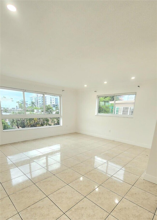 Building Photo - 1020 94th St