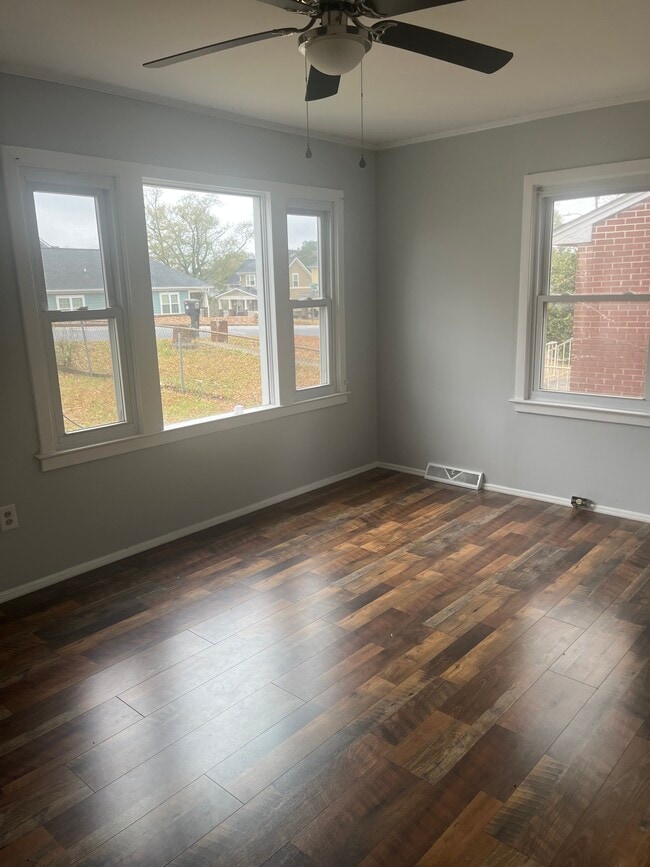 Building Photo - 1210 Dooley St