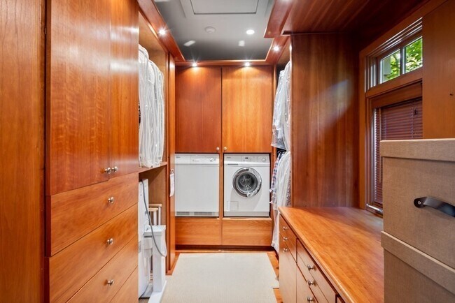 Building Photo - 100 Summer St