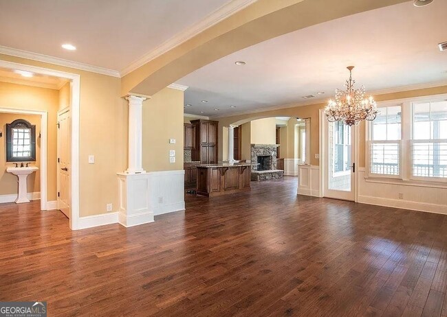 Building Photo - 1111 Regency Dr