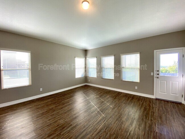 Building Photo - 1206 Ranch Falls