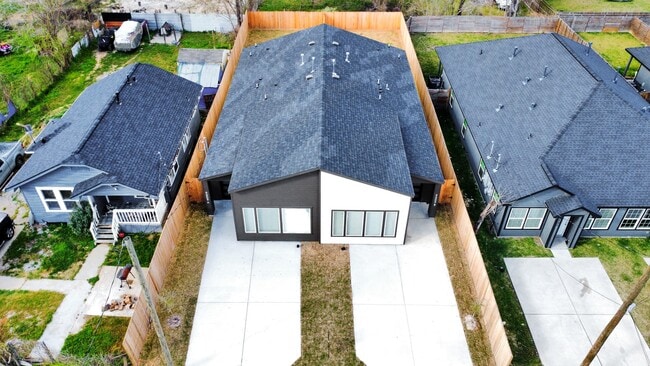 Building Photo - 9309 Caddo Rd