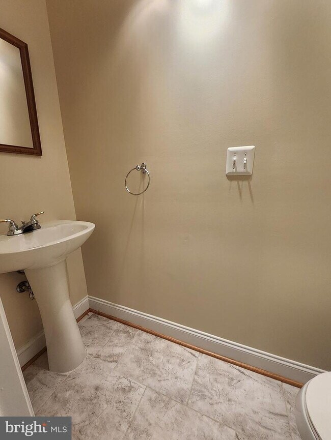 Building Photo - 15886 Mackenzie Manor Dr