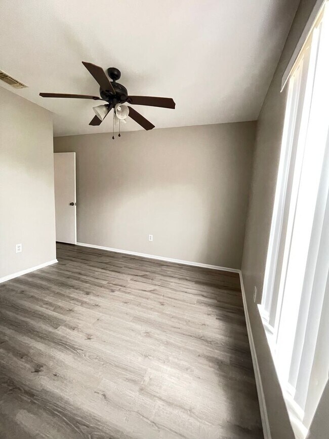 Building Photo - 3 Bedroom 2 Bath Home in Lakewood at the Crossings