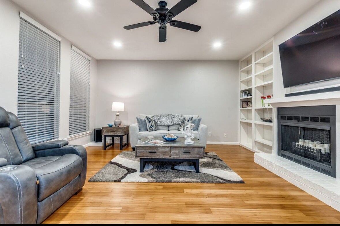 Building Photo - 7525 Holly Hill Dr