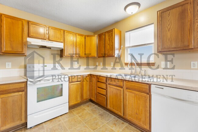 Building Photo - 621 S Longbranch Dr