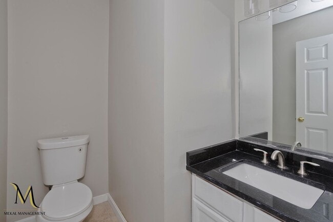 Building Photo - Newly Renovated Duplex Apt | All New Appliances + Off Street Parking