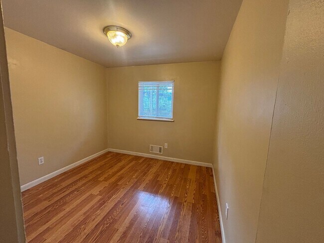 Building Photo - 209 N 28th St