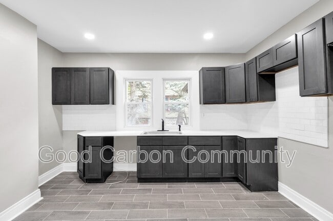 Building Photo - 246 Tremont St
