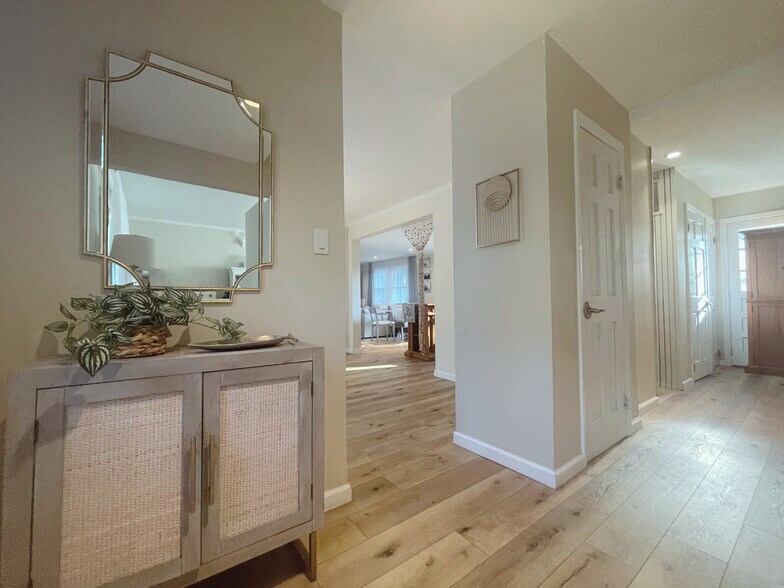 1st floor hallway - 10 Lundy Ln