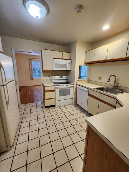 Building Photo - 41 Ledgewood Dr