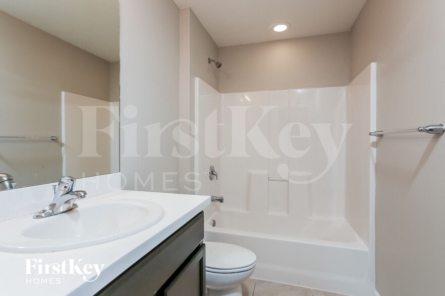 Building Photo - 461 SW Kestor Dr