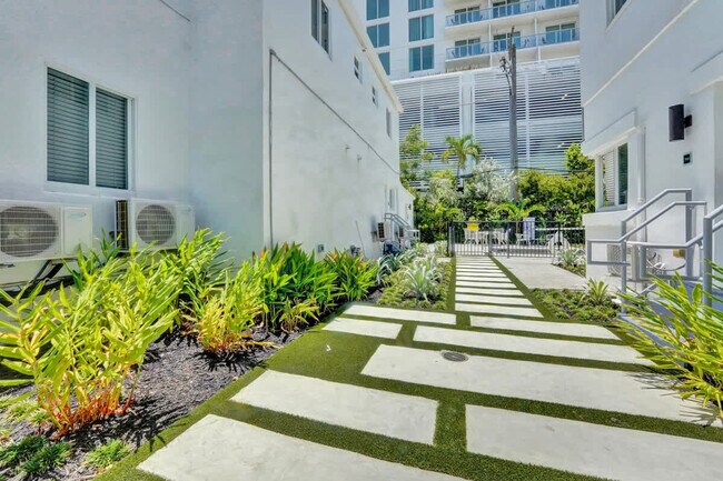 Building Photo - 3020 Seville St