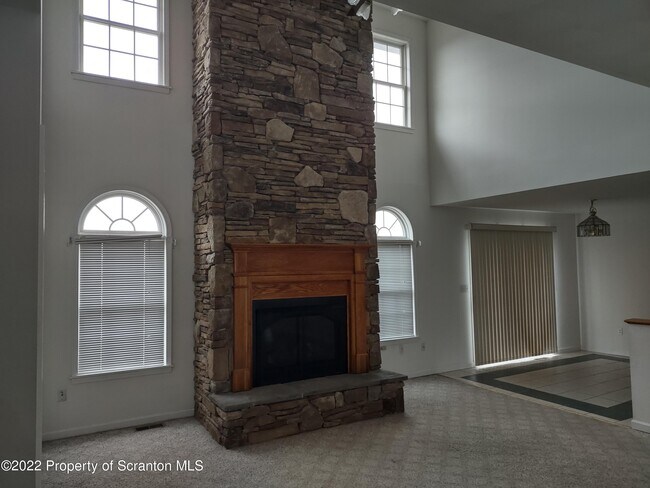 Building Photo - 1014 Fairfield Cir