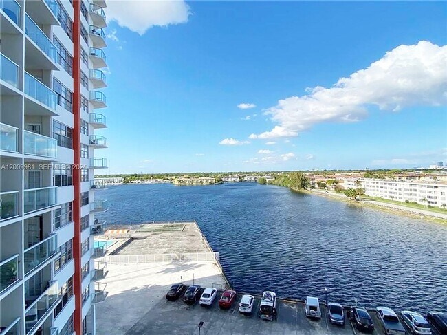 Building Photo - 1351 NE Miami Gardens Dr