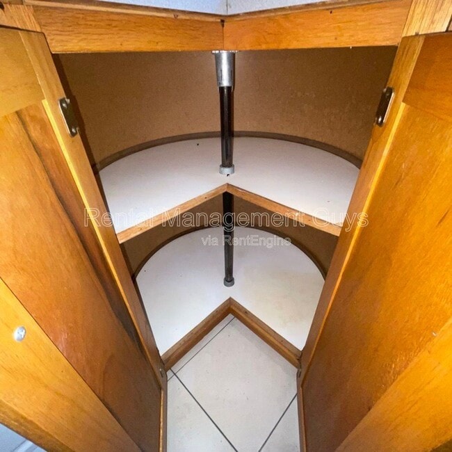 Building Photo - 3319 Longfellow Ave