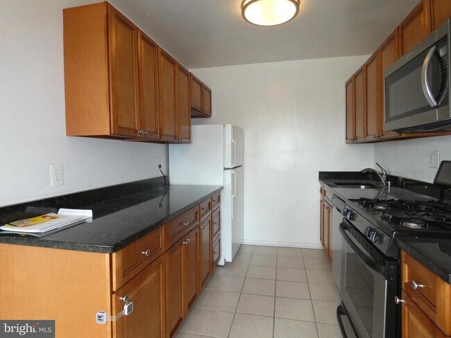 Building Photo - 1300 S Arlington Ridge Rd