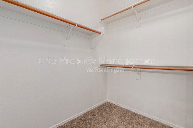 Building Photo - 2644 E Chester Dr