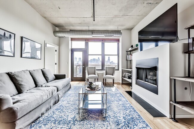 Building Photo - 6 S Laflin St