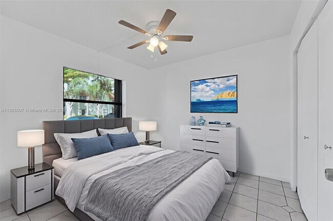 Building Photo - 9730 Hammocks Blvd