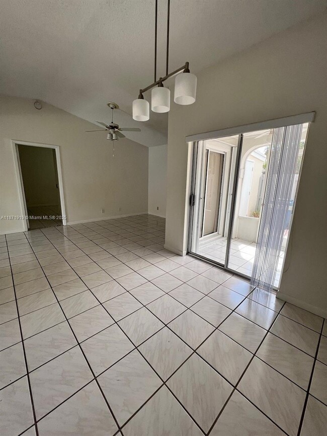 Building Photo - 1565 Springside Dr