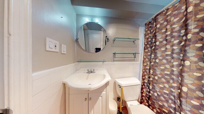 Building Photo - Large One Bedroom with Renovated Kitchen, Off Street Parking Included, Separate Office Space!