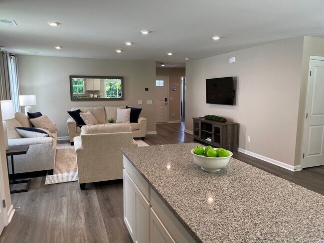 Building Photo - 3 Bedroom 2 Bathroom at Sharron Creek-Pet ...