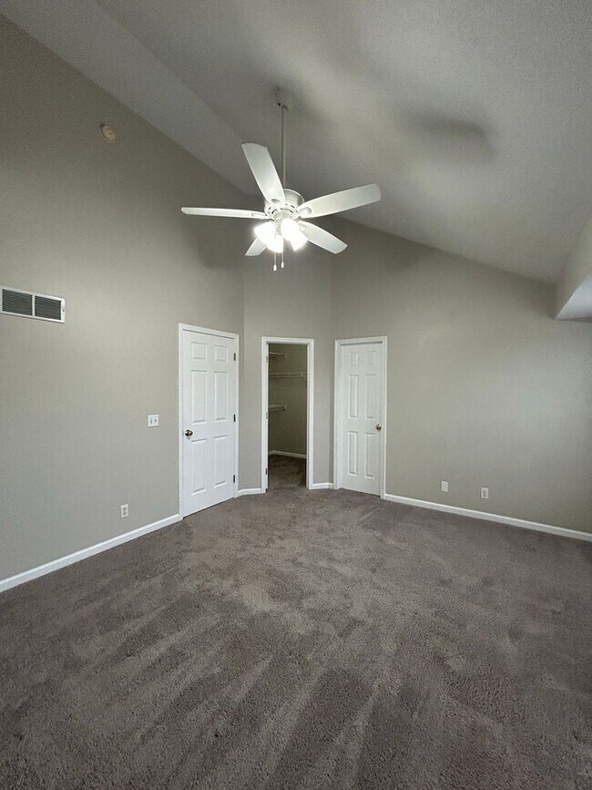 Building Photo - 3-Bedroom Duplex with Open Living Area & Private Owner’s Suite