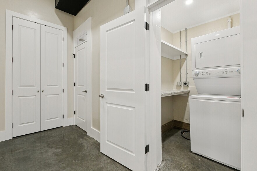 Building Photo - 137 Carondelet St