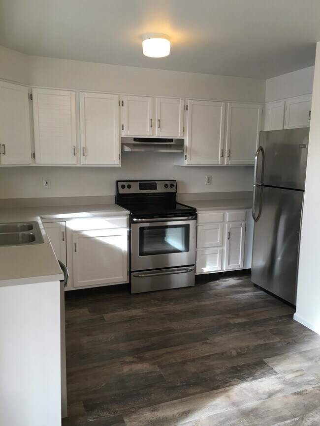 Building Photo - Darling 3 bedroom, 3 bath Louisville Townhome Available June 7