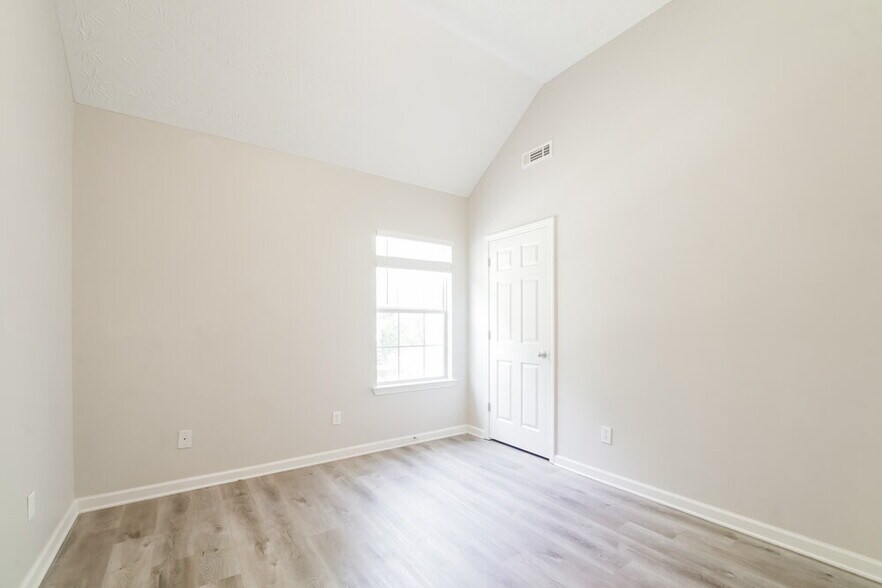 Building Photo - 712 Tullamore Way