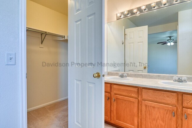 Building Photo - 4173 Knollvale Dr