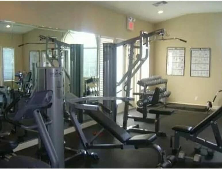 Building Photo - 721 Lyons Rd