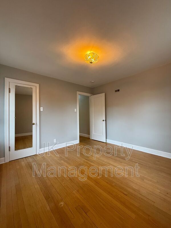 Building Photo - 115 16th St N