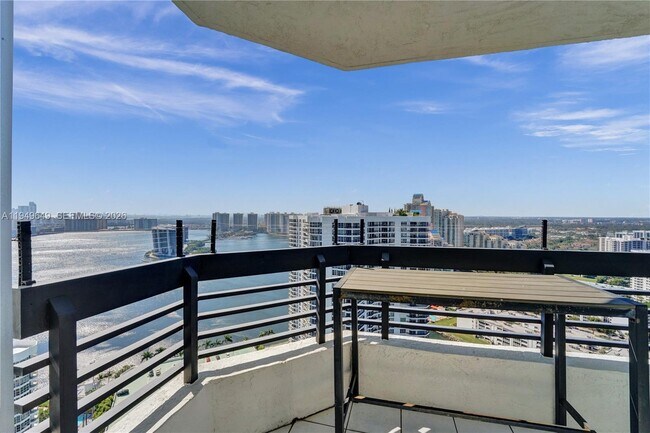 Building Photo - 3500 Mystic Pointe Dr